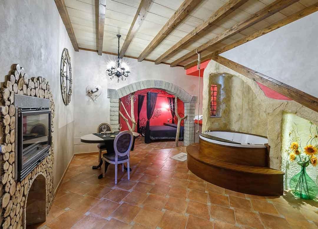 Il Giardino Dei Flintstones B&B Cerveteri Ngoại thất bức ảnh